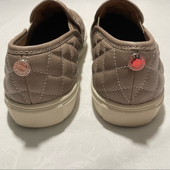 Steve Madden Ecentrcq Neutral Quilted Casual Shoe - Picture 6 of 9